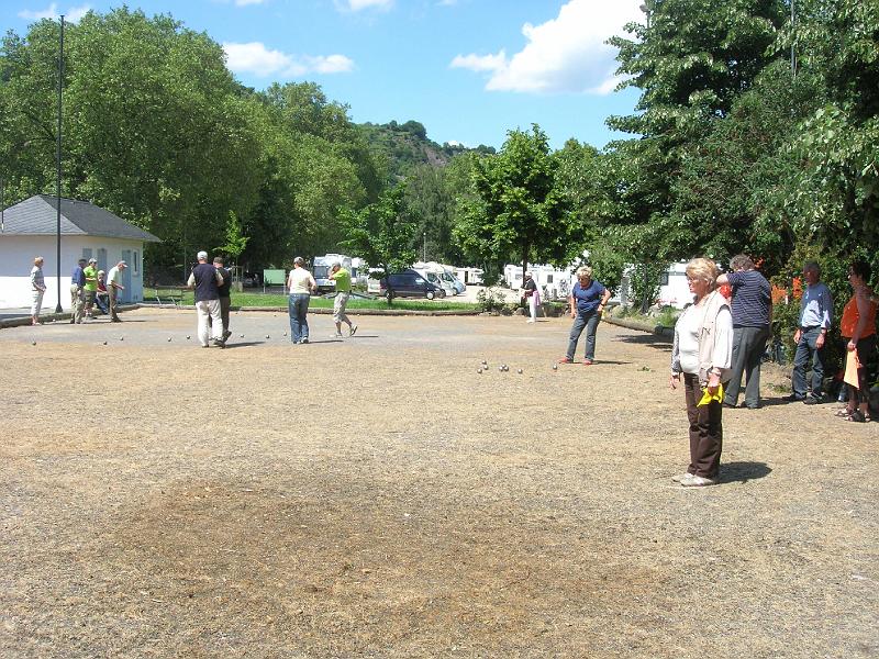 2009-05-Ausflug-Bacharach 038.jpg - Der Bouleplatz ist für unsere Verhältnisse riesig